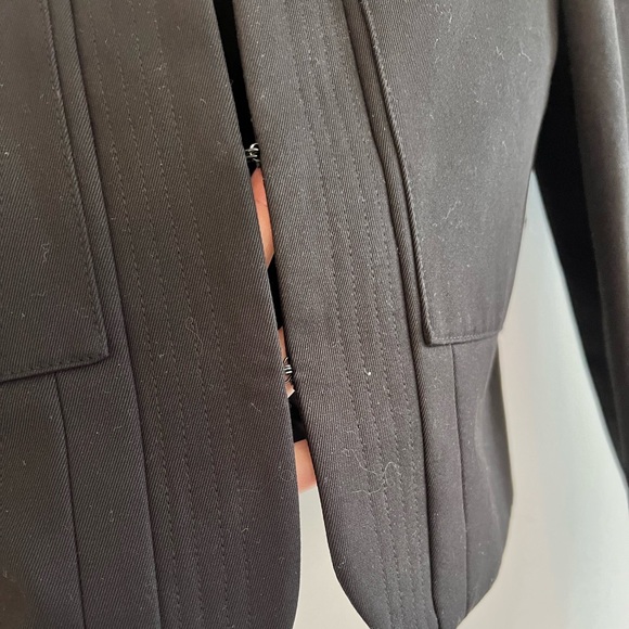 KOTN Women's Short-Waisted blazer in Black XS - Picture 4 of 10